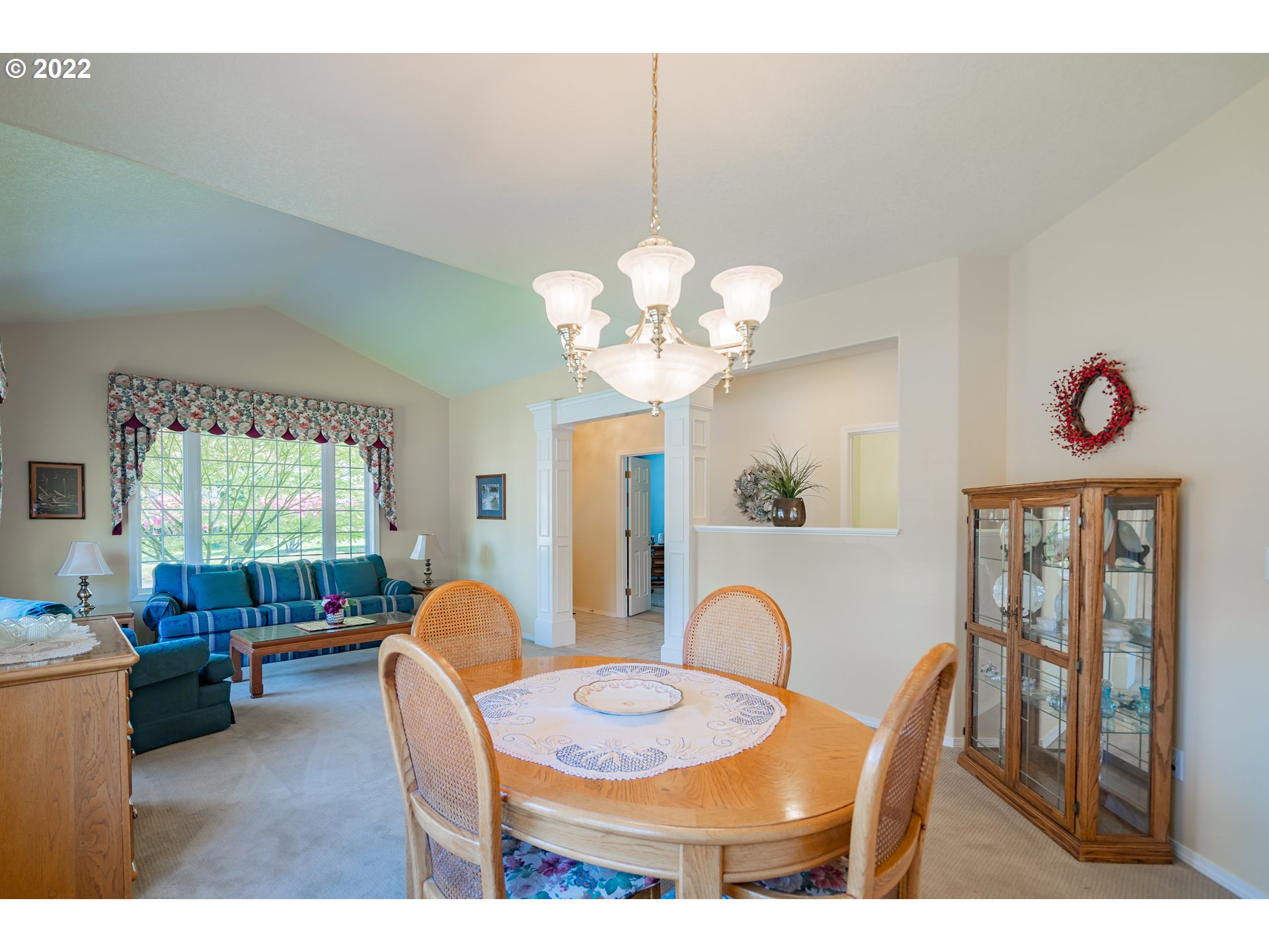 3711 Northwest 114th Street Vancouver, WA 98685 - Photo 7 of 32 a dining room with furniture and window