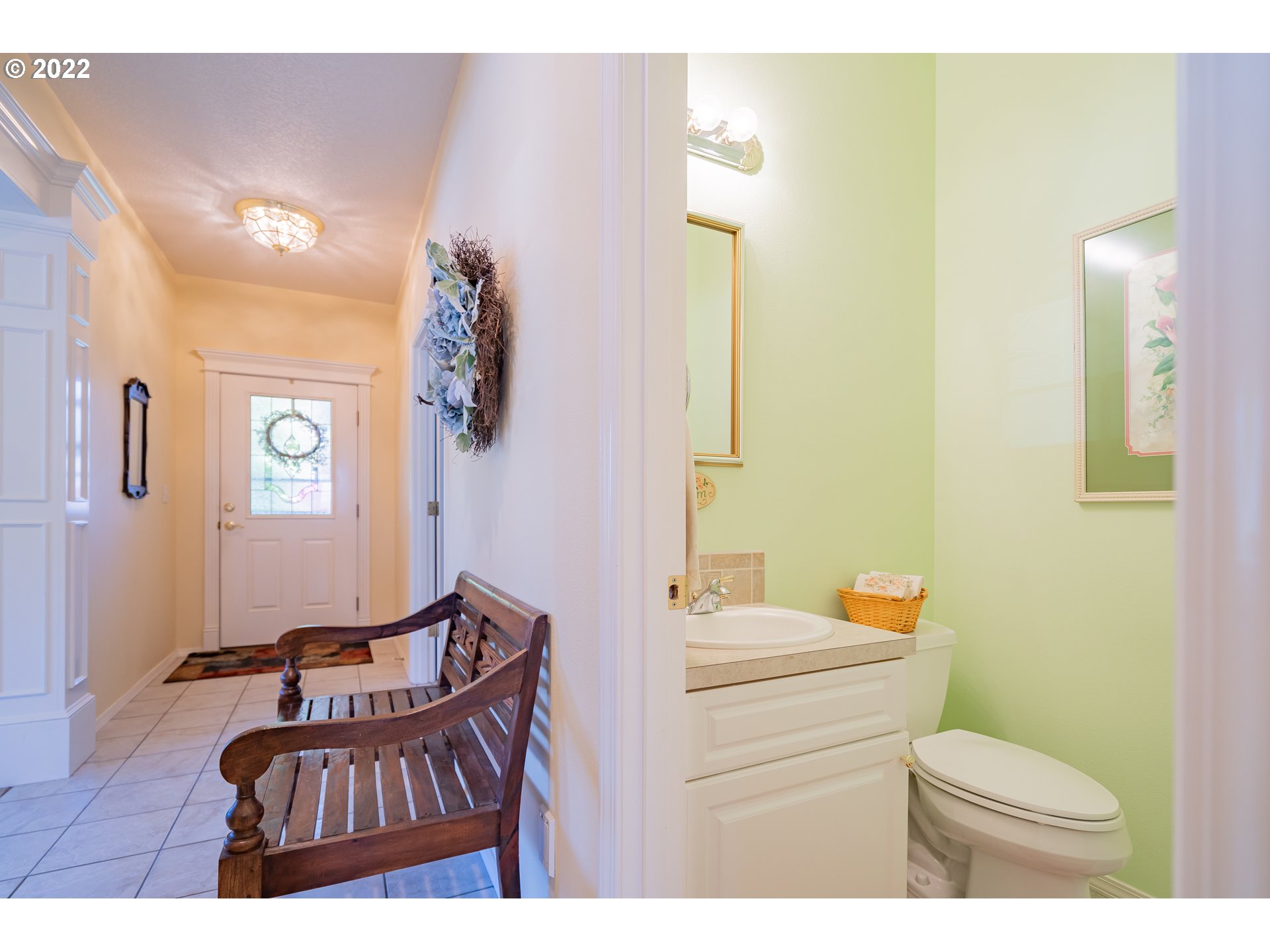 3711 Northwest 114th Street Vancouver, WA 98685 - Photo 8 of 32 a bathroom with a toilet a sink and mirror
