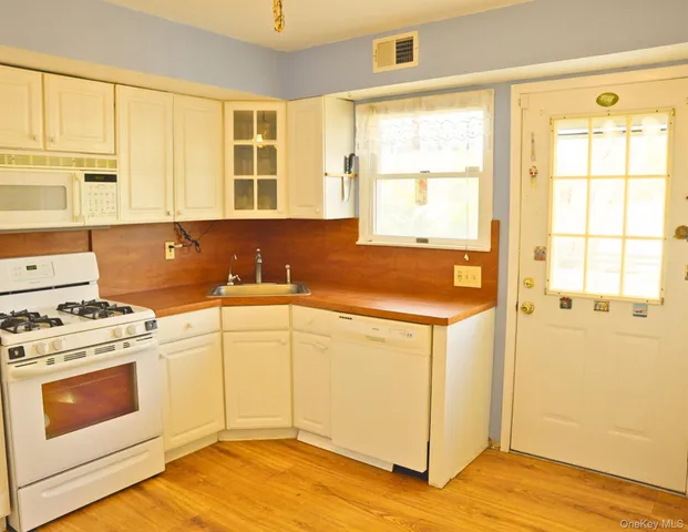 $799,000 | 106 Harrison Avenue, Bethpage, NY 11714