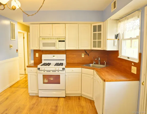 $799,000 | 106 Harrison Avenue, Bethpage, NY 11714