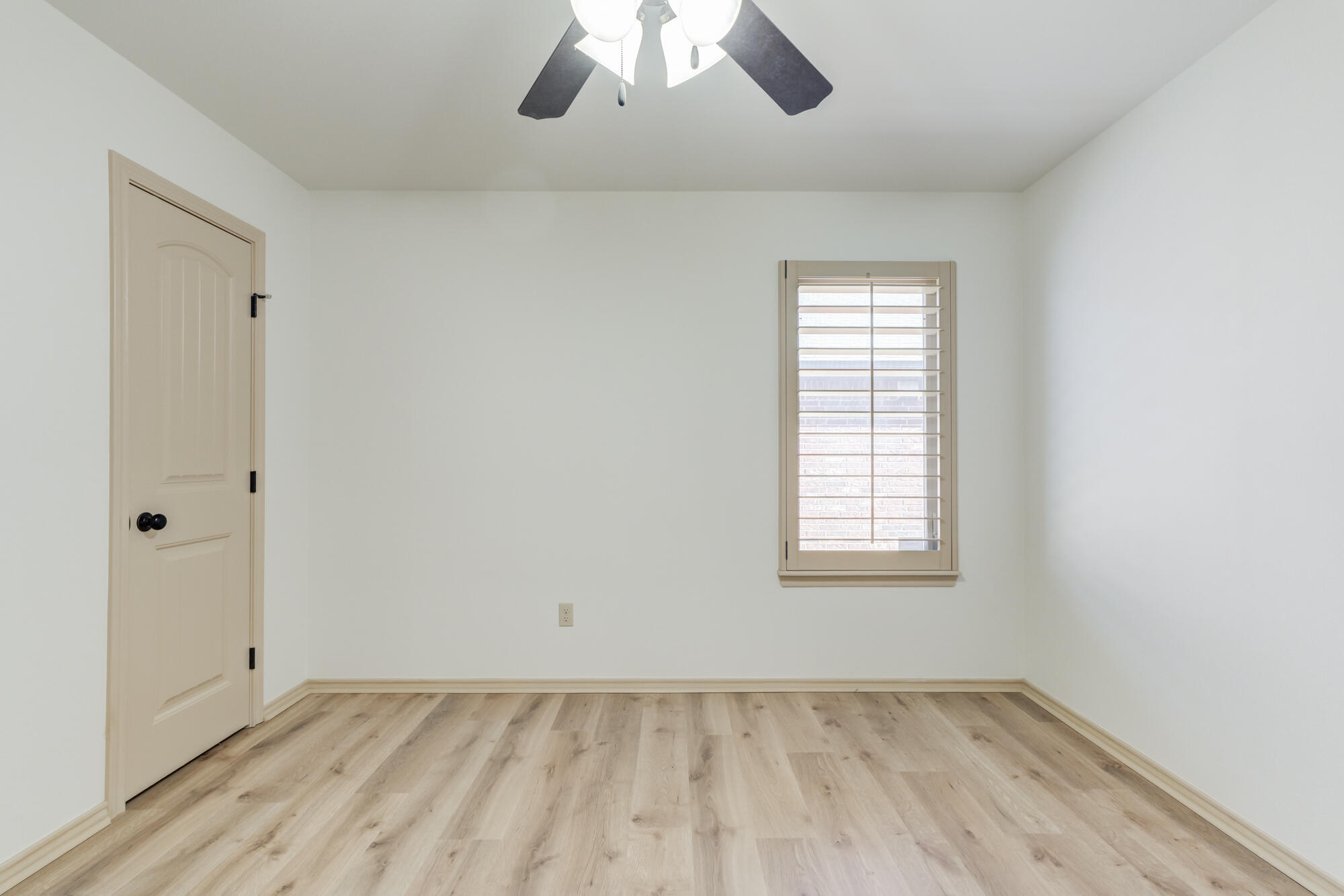 6509 72nd Street Lubbock, TX 79424 - Photo 31 of 40 an empty room with a window