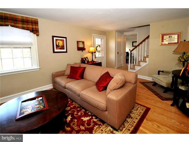 1506 Niessen Road Oreland, PA 19075 - Photo 4 of 20 Living Room