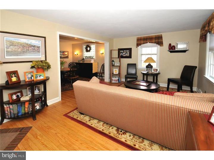 1506 Niessen Road Oreland, PA 19075 - Photo 5 of 20 Living Room