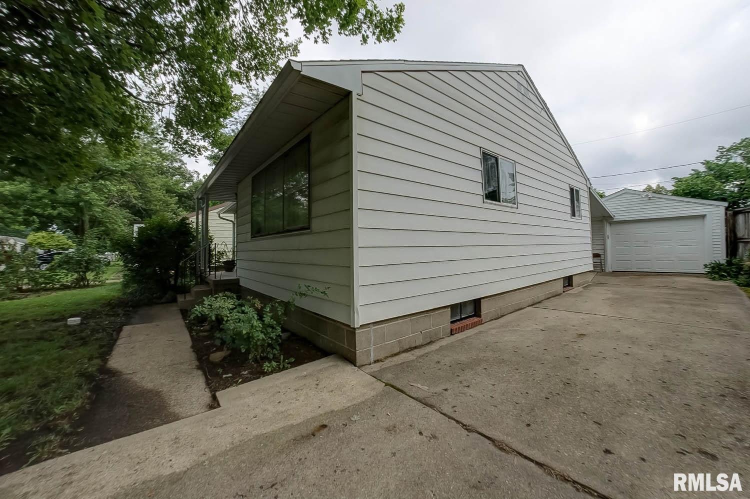 2507 Huntington Road Springfield, IL 62703 - Photo 11 of 39