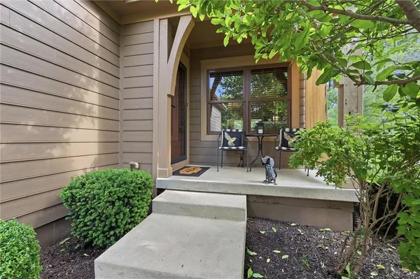 $515,000 | 7817 West 158th Place, Overland Park, KS 66223