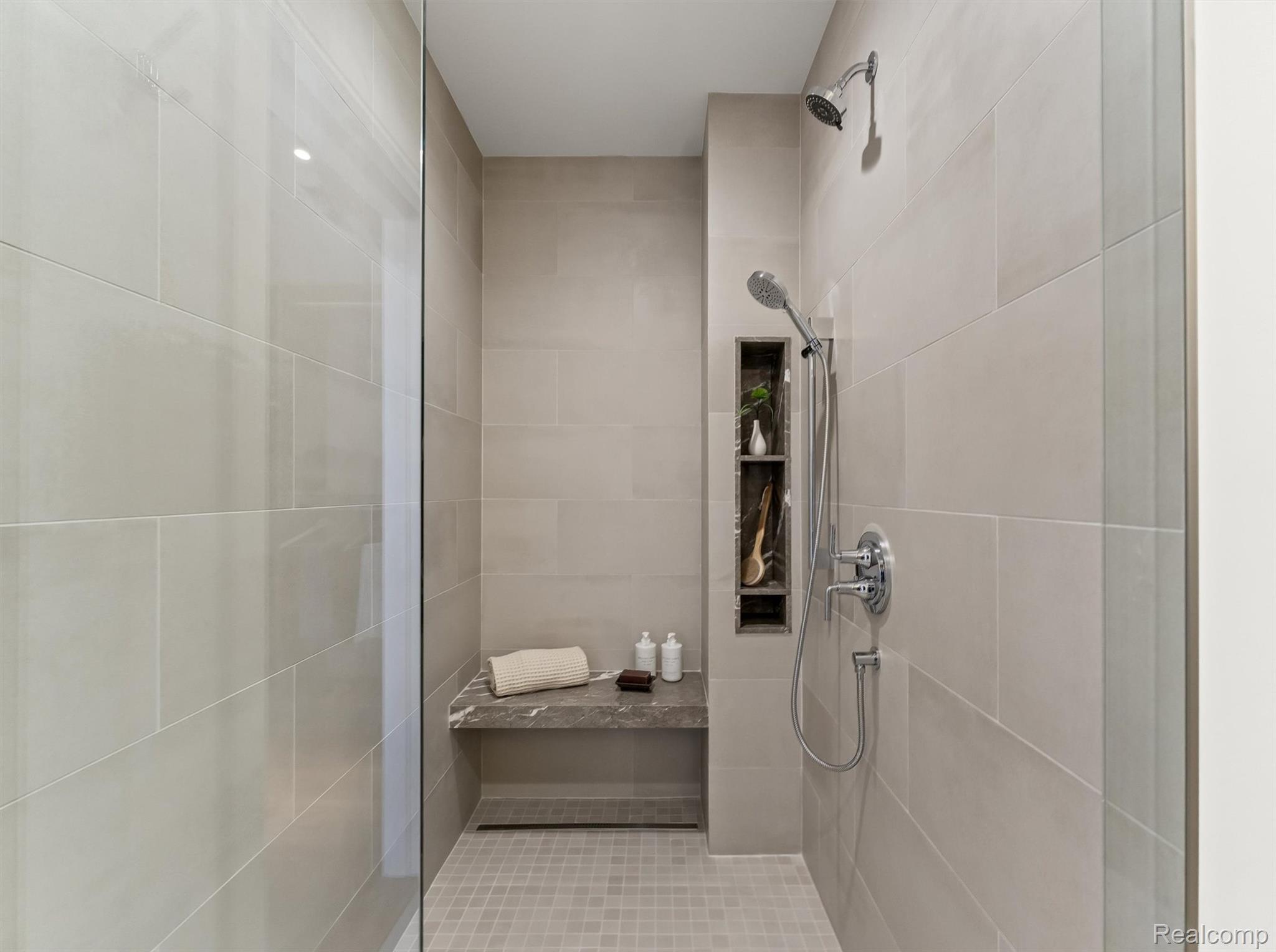 2051 Villa Road, Unit 401 Birmingham, MI 48009 - Photo 18 of 23 Unit 401_17.jpg