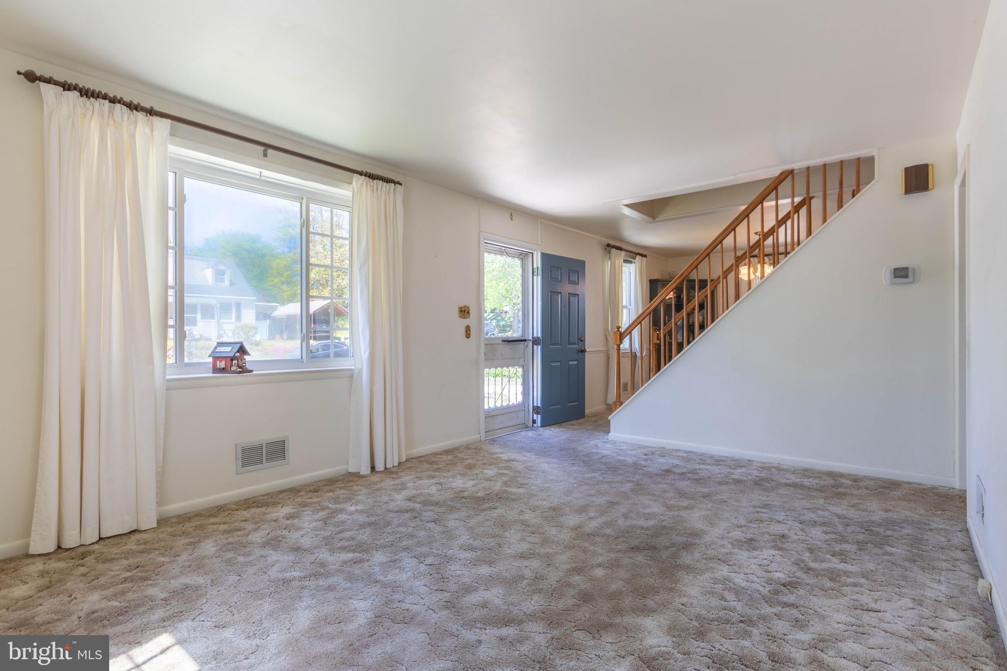 1813 Cromwood Road Baltimore, MD 21234 - Photo 10 of 32 Living Room (16x12)