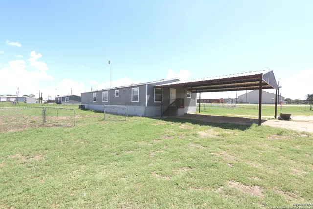 $1,850 | 9526 U.S. Highway 87 West, La Vernia, TX 78121