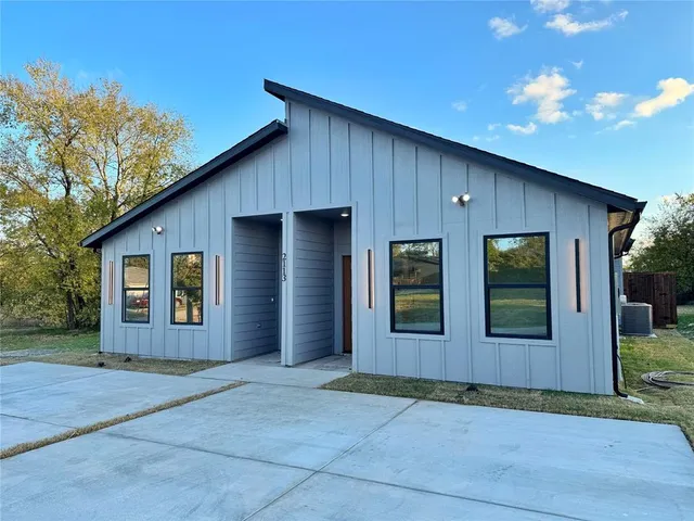 a front view of house with yard