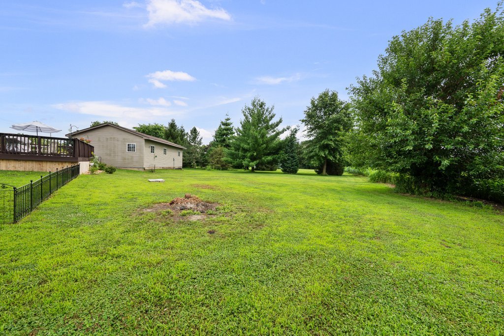 1814 Big Island Road Rock Island, IL 61201 - Photo 14 of 60