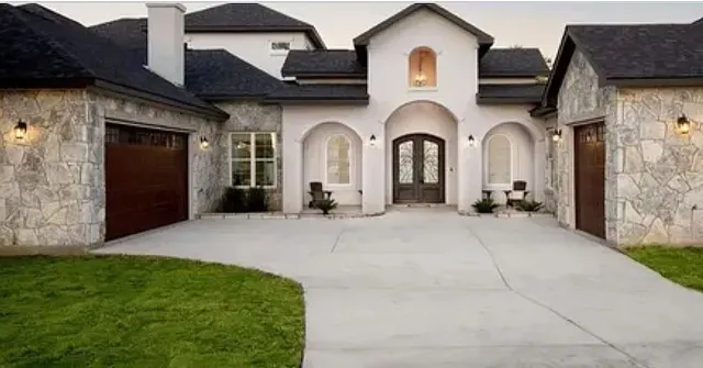 a view of a house with a outdoor space