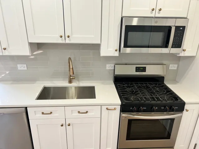 $250,000 | 8720 South Michigan Avenue, Chicago, IL 60619