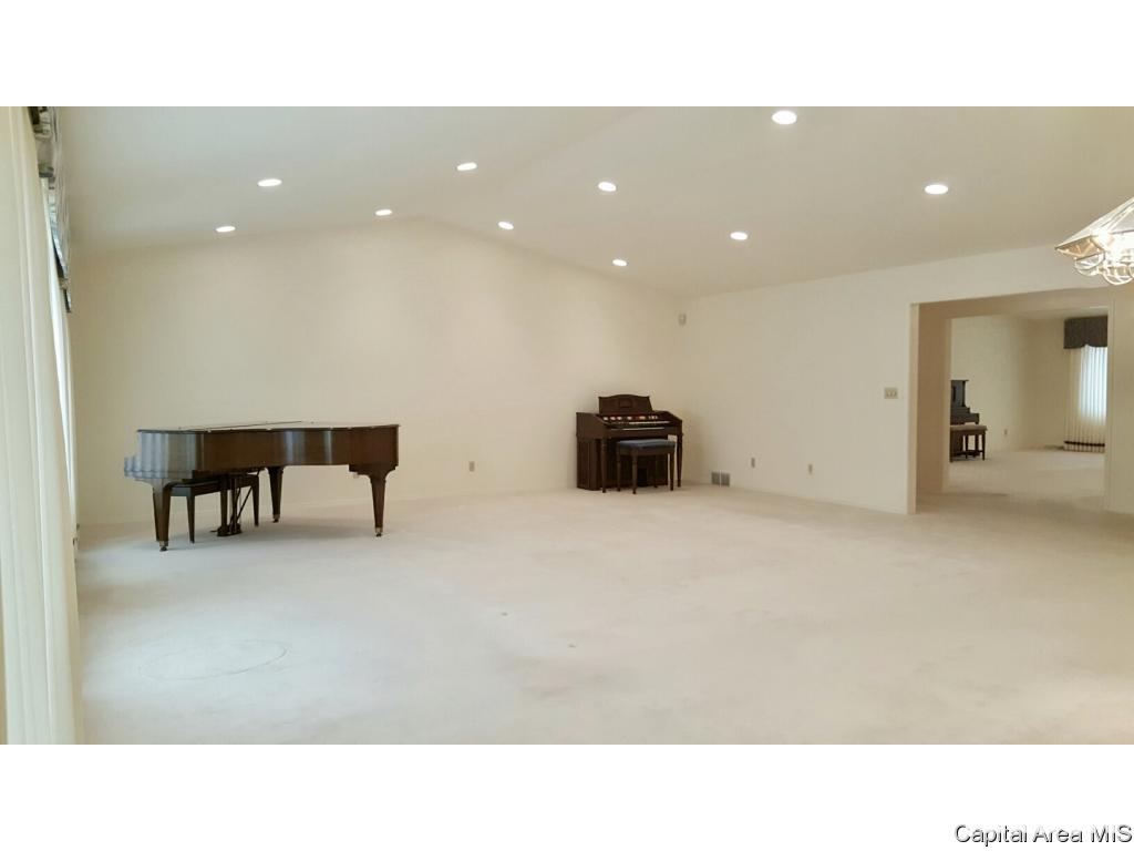 46 Turnberry Place Springfield, IL 62704 - Photo 2 of 23