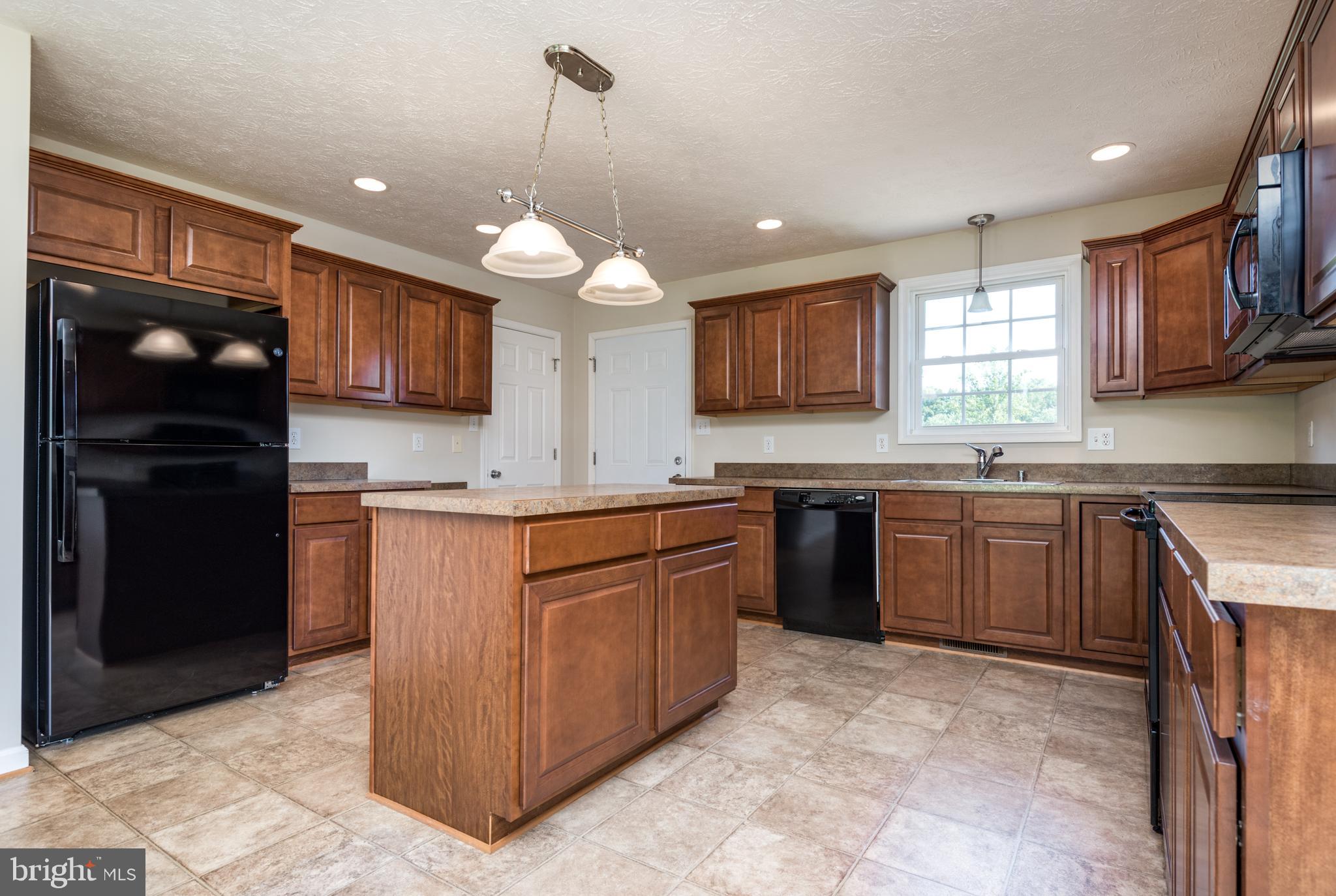 21085 Old Mill Road Culpeper, VA 22701 - Photo 4 of 31 Kitchen Island