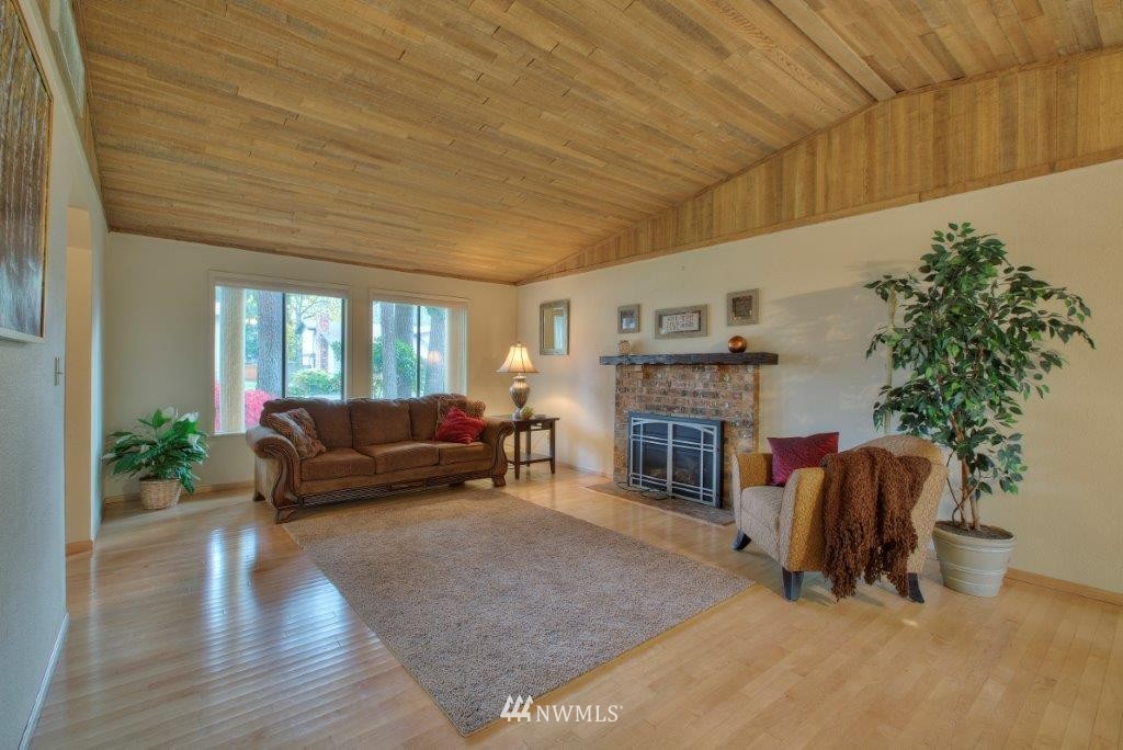 14111 149th Place Southeast Renton, WA 98059 - Photo 2 of 21