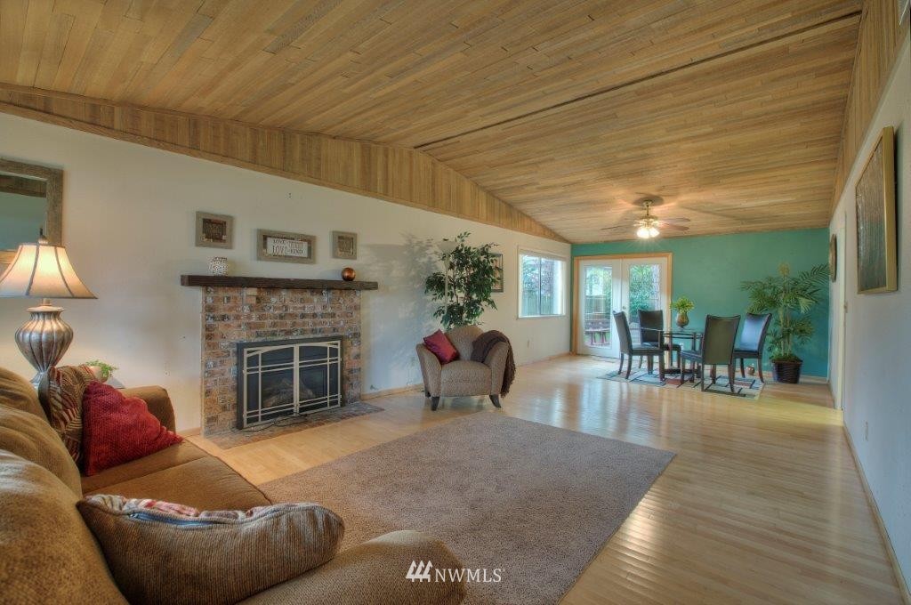 14111 149th Place Southeast Renton, WA 98059 - Photo 3 of 21