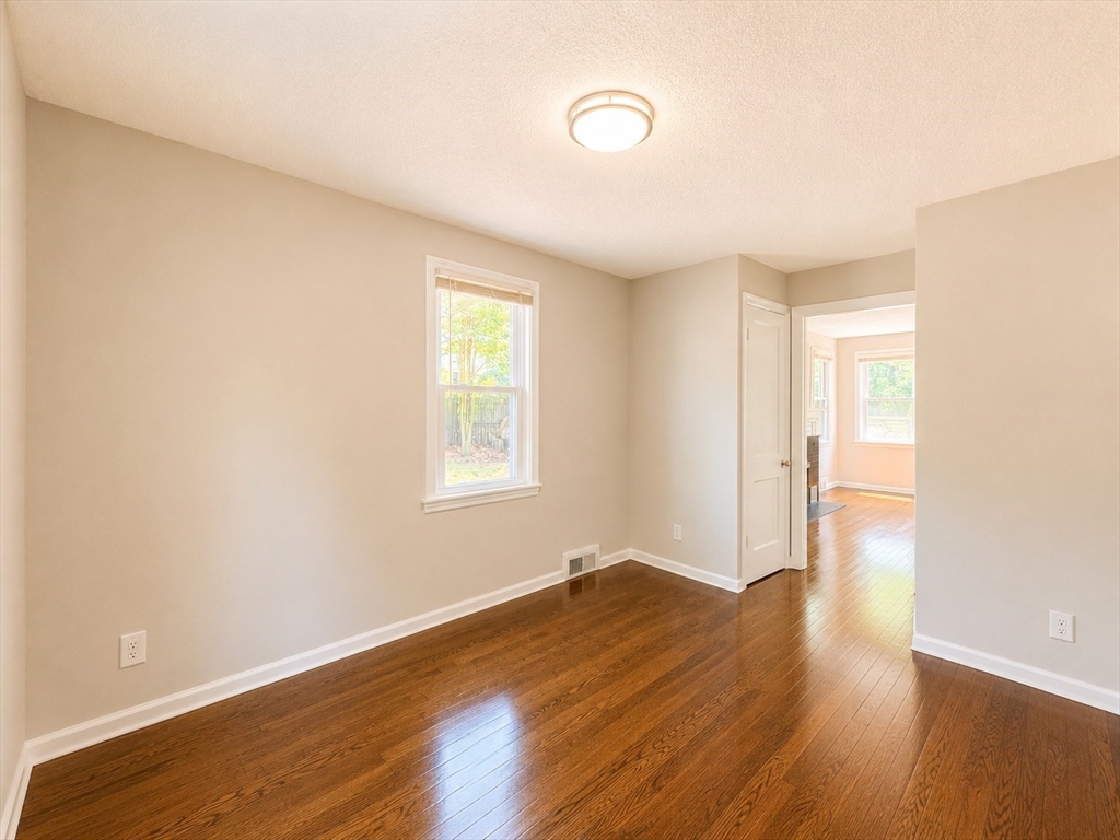 4 Wolfe Street Springfield, MA 01020 - Photo 14 of 24
