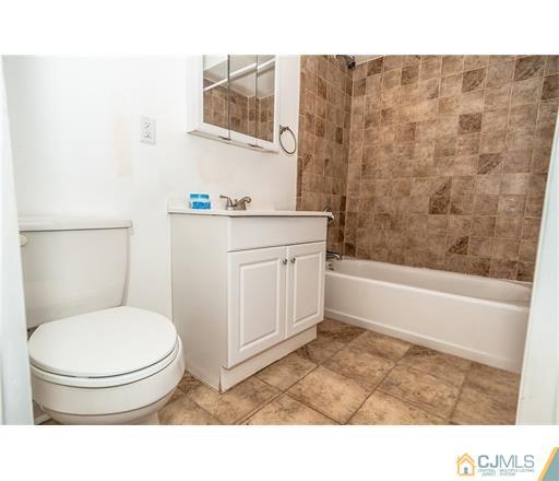 72 Sturgis Road Edison, NJ 08817 - Photo 15 of 15 a bathroom with a toilet a sink and bathtub