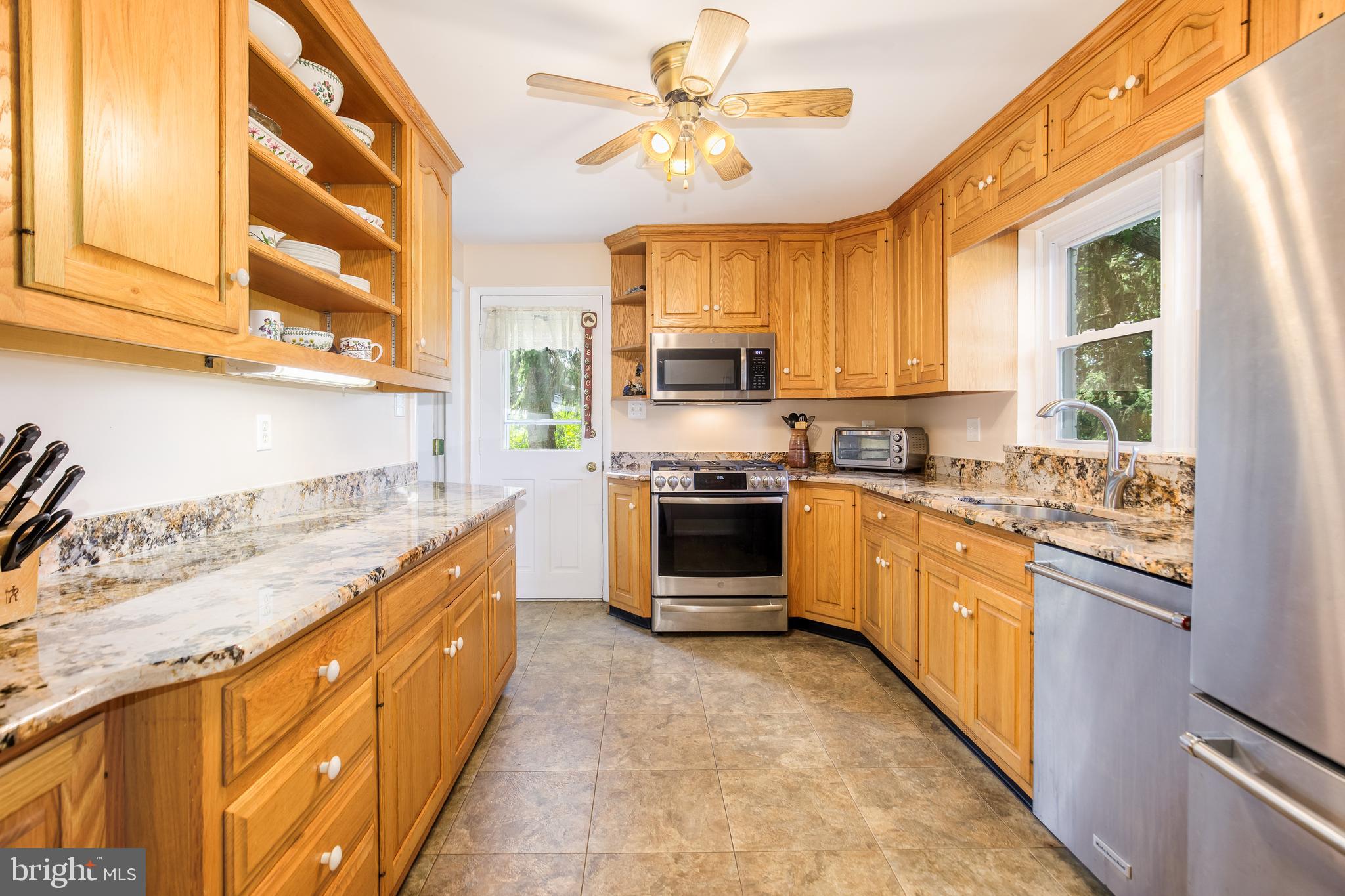 22520 Peach Tree Road Boyds, MD 20841 - Photo 23 of 50 Kitchen was updated in 2018