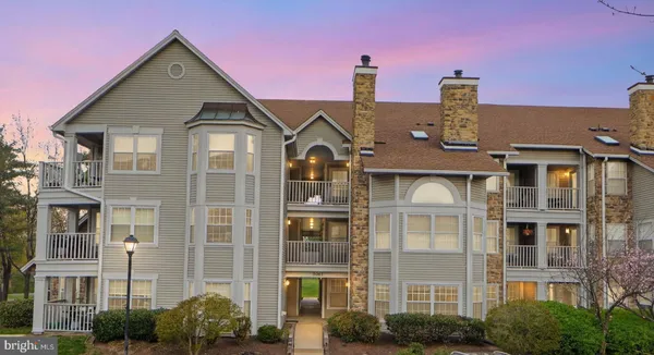 $329,900 | 5601 Willoughby Newton Drive, Unit 16, Centreville, VA 20120