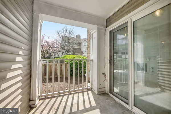 $329,900 | 5601 Willoughby Newton Drive, Unit 16, Centreville, VA 20120
