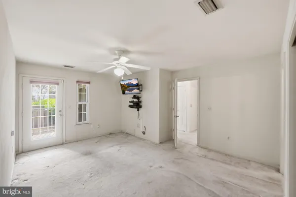 $329,900 | 5601 Willoughby Newton Drive, Unit 16, Centreville, VA 20120