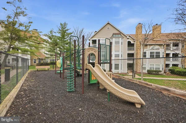 $329,900 | 5601 Willoughby Newton Drive, Unit 16, Centreville, VA 20120