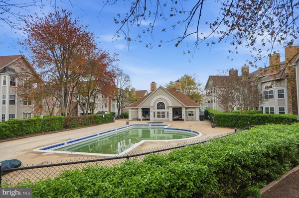 $329,900 | 5601 Willoughby Newton Drive, Unit 16, Centreville, VA 20120