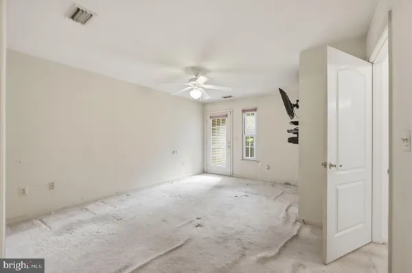 $329,900 | 5601 Willoughby Newton Drive, Unit 16, Centreville, VA 20120