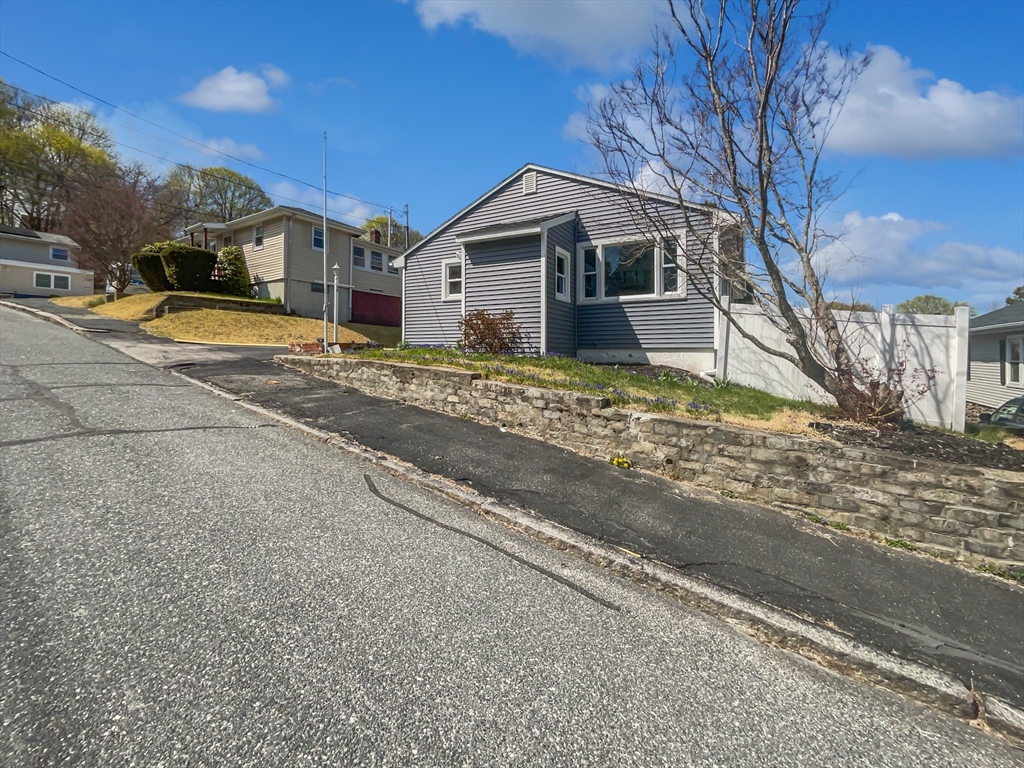 40 Kosta Street Worcester, MA 01607 - Photo 13 of 24 Gallery Image 13
