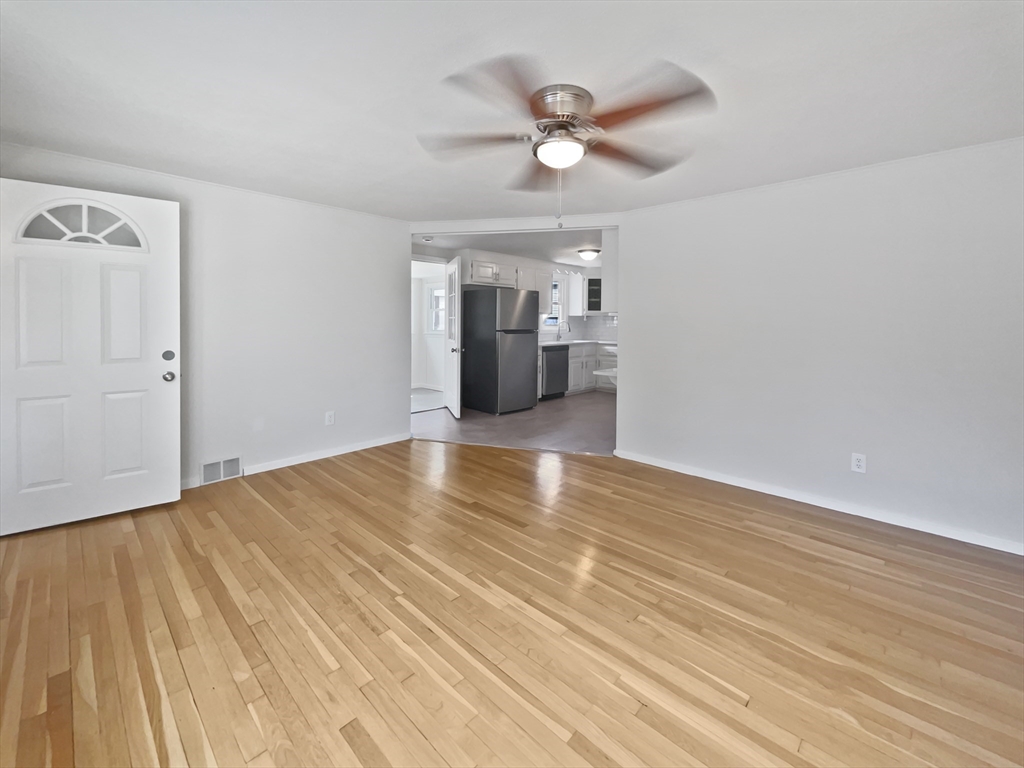 40 Kosta Street Worcester, MA 01607 - Photo 3 of 24 Gallery Image 3