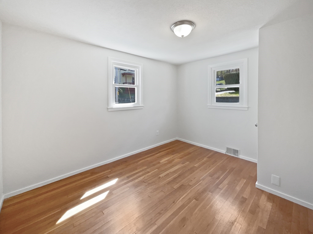 40 Kosta Street Worcester, MA 01607 - Photo 5 of 24 Gallery Image 5