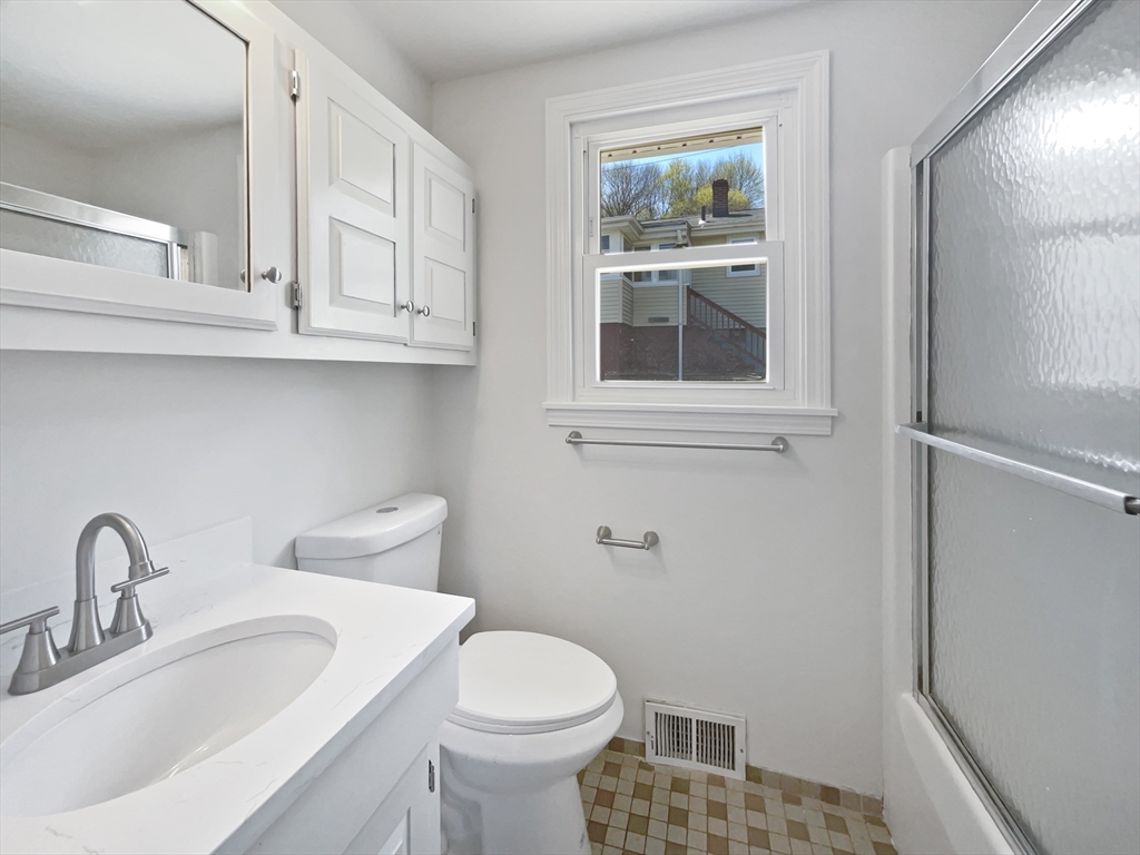 40 Kosta Street Worcester, MA 01607 - Photo 7 of 24 Gallery Image 7