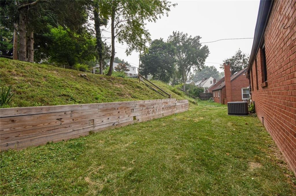 1491 Hollyrood Road Pittsburgh, PA 15227 - Photo 25 of 27