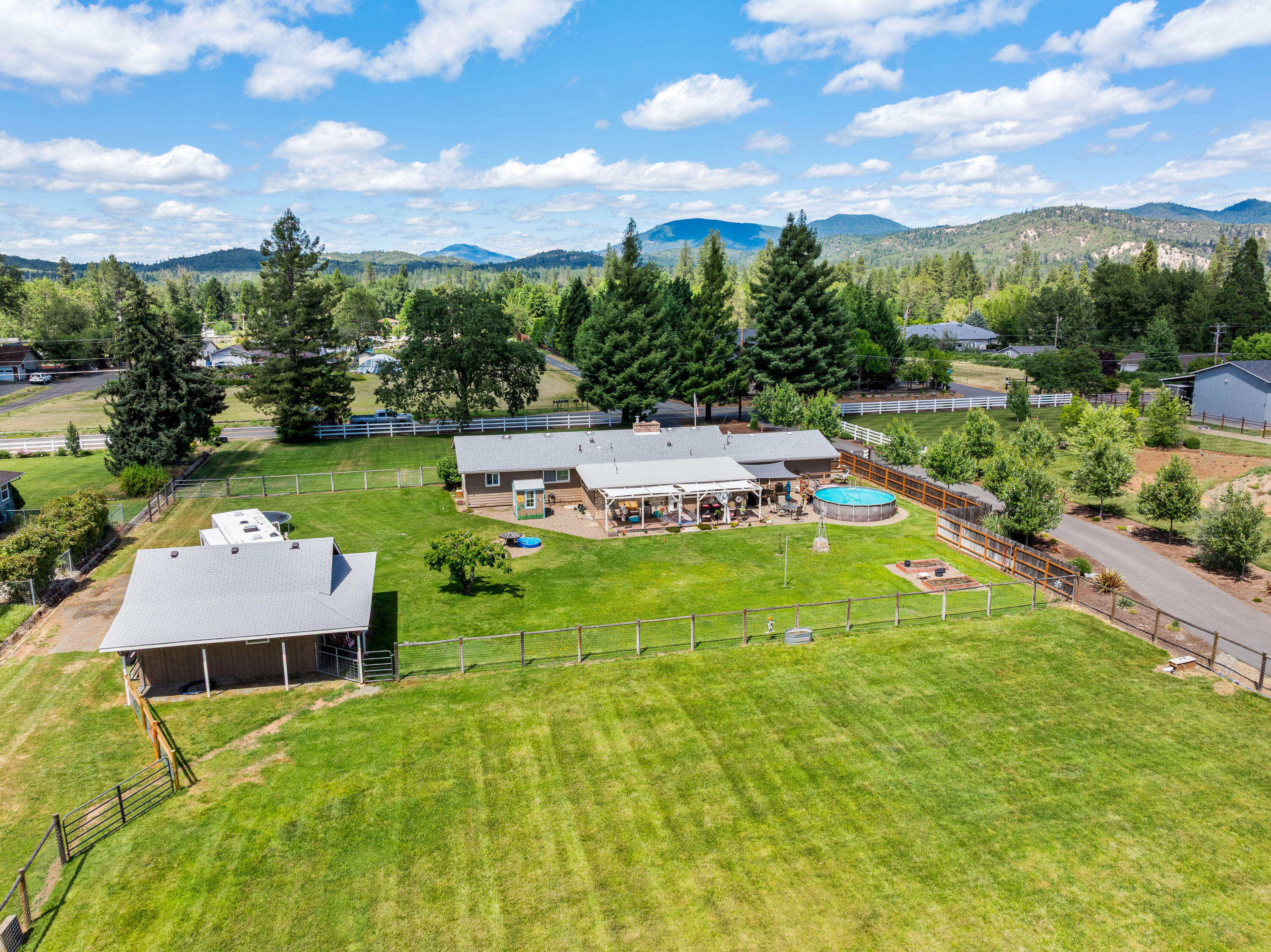 2821 South River Road Grants Pass, OR 97527 - Photo 46 of 51 07-DRONE (7 of 10)