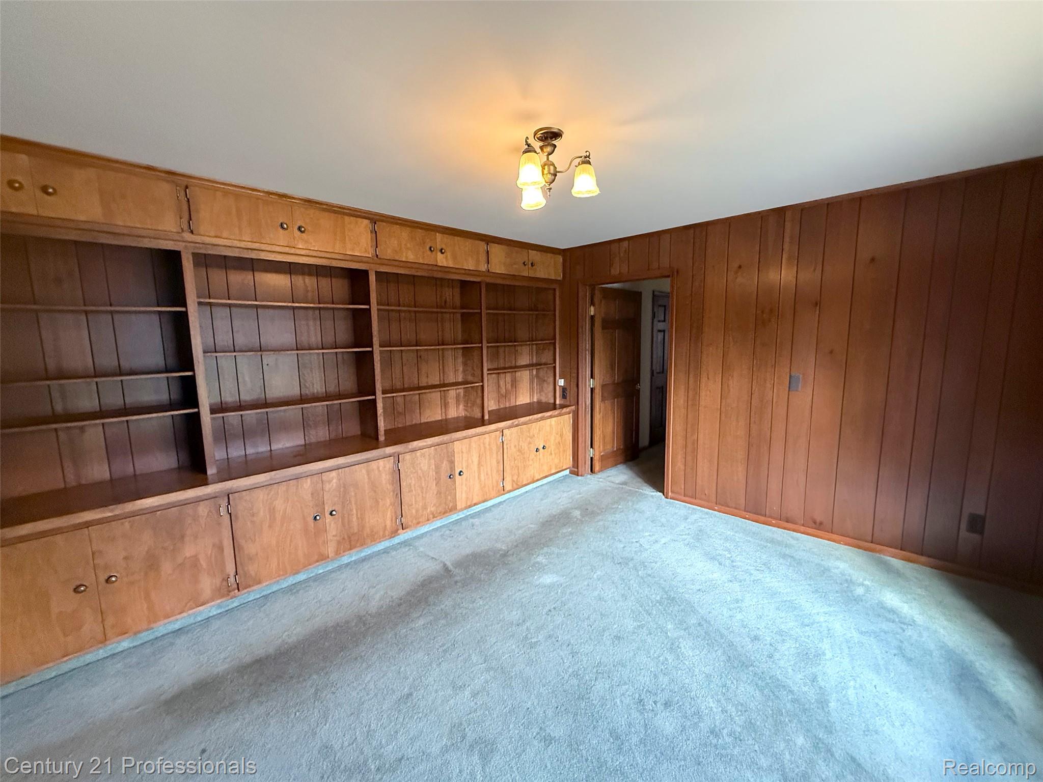 303 East Snell Road Rochester, MI 48306 - Photo 17 of 45 Den, Library, Media Room.