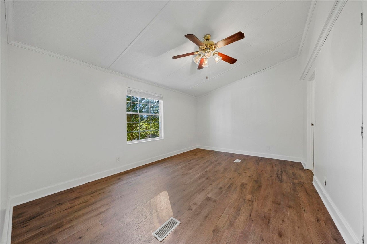 9155 Glasgow Road Smiths Grove, KY 42171 - Photo 13 of 29 Gallery Image 13