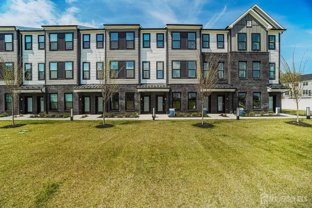 $560,000 | 216 Lyla Lane, New Brunswick, NJ 08901