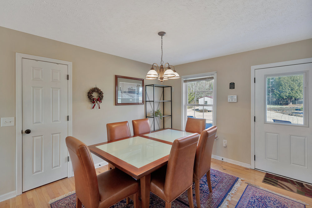474 Chetola Road Seneca, SC 29672 - Photo 3 of 42 Dining area