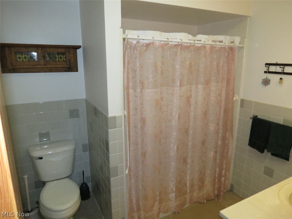 1878 Enslee Road Coshocton, OH 43812 - Photo 30 of 35 Hall Bathroom