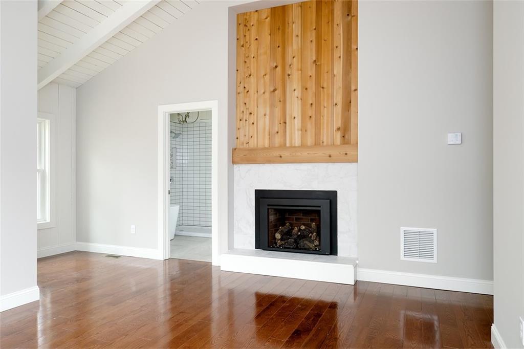145 Shore Road Cape Neddick, ME 03902 - Photo 21 of 35 Lovely 2nd Floor Master with gas...