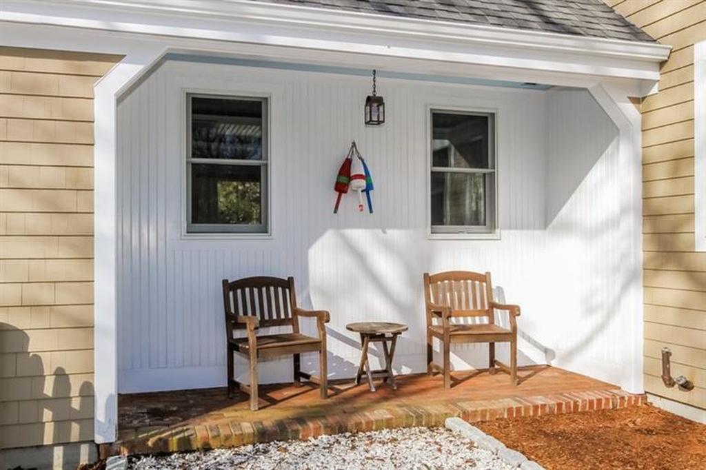 55 Deerfield Road Osterville, MA 02655 - Photo 2 of 21 55 Deerfield (9)