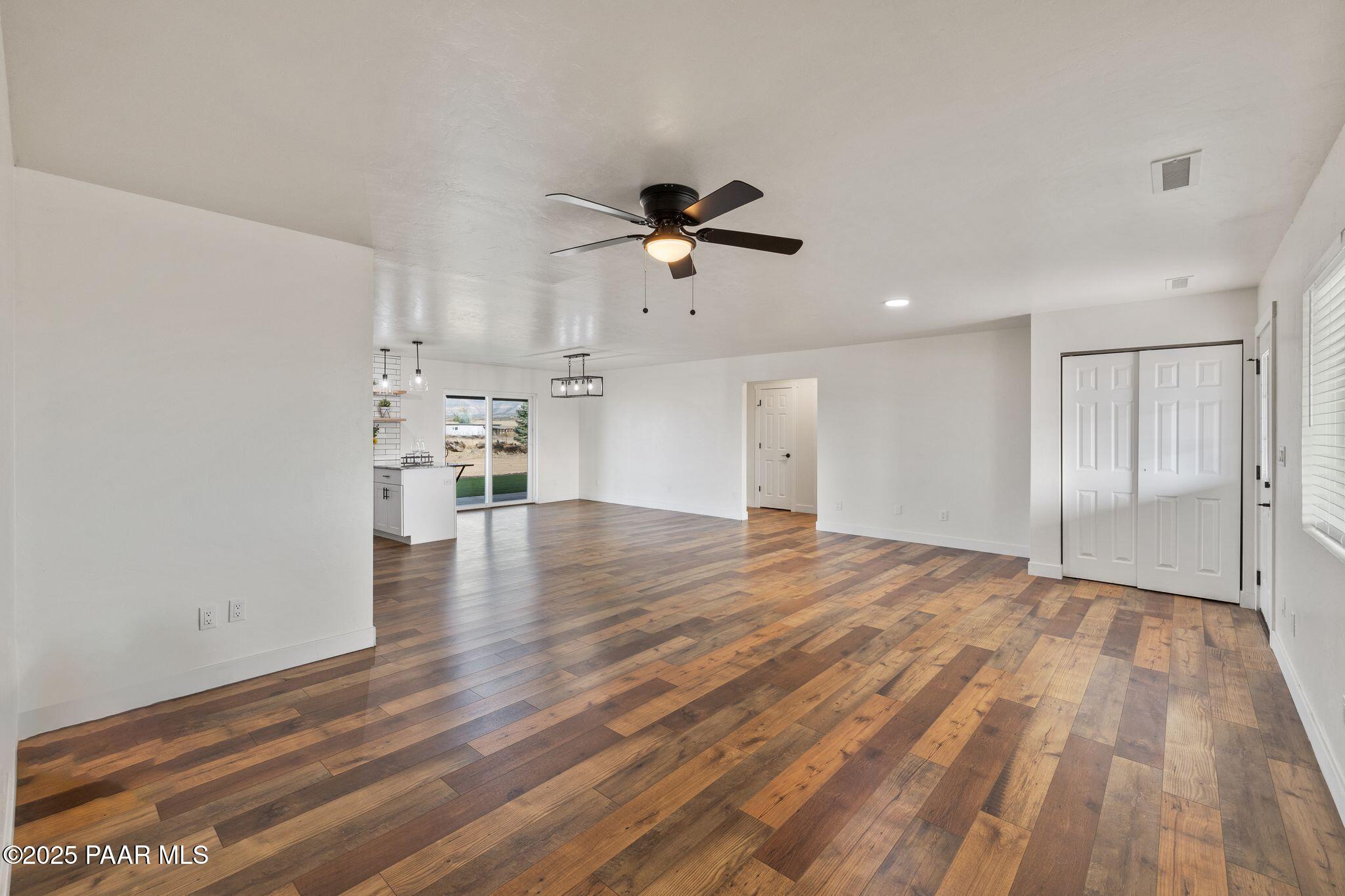 9860 East Turtle Rock Road Prescott Valley, AZ 86315 - Photo 11 of 40 029-Living Room