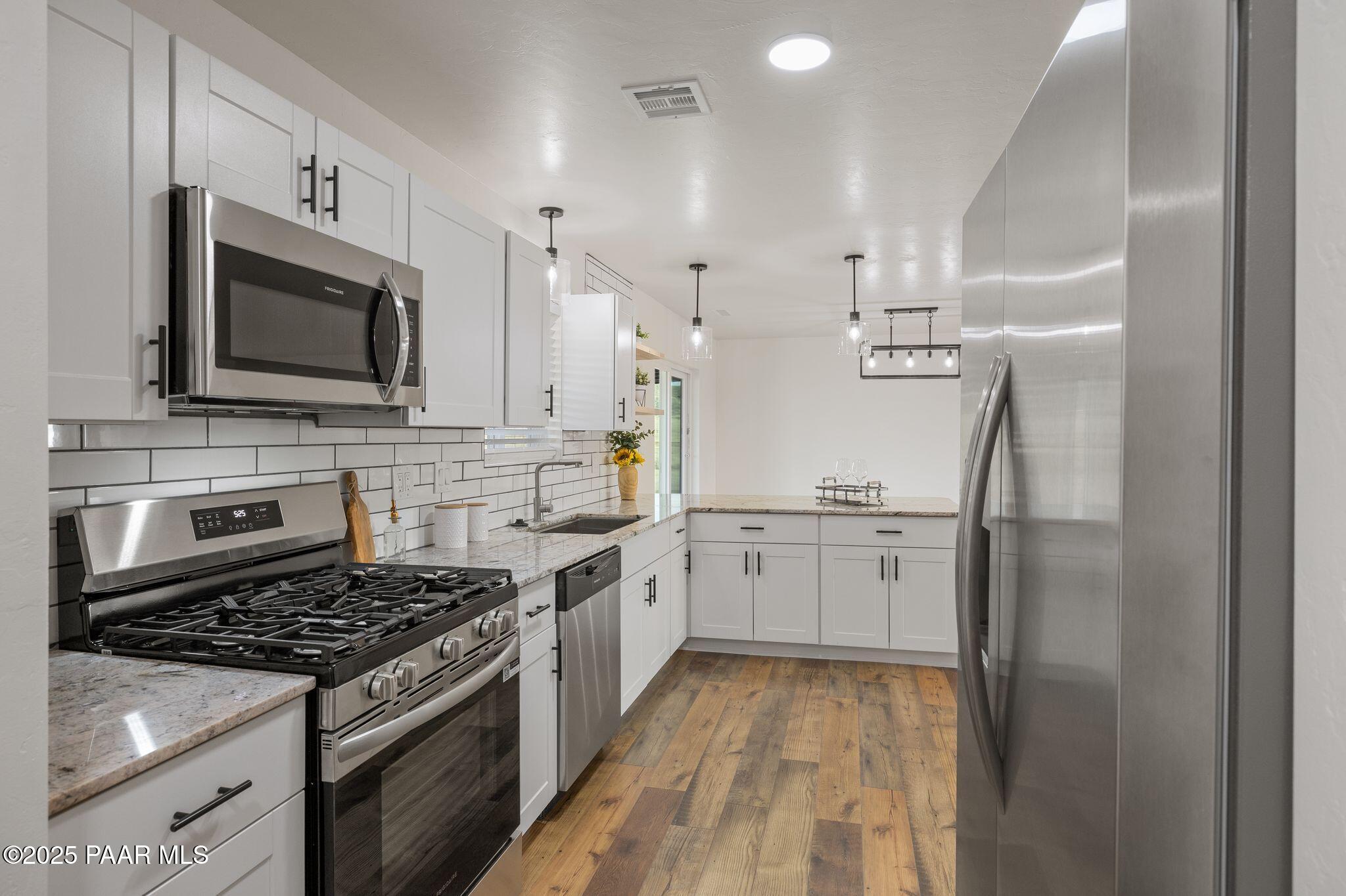9860 East Turtle Rock Road Prescott Valley, AZ 86315 - Photo 13 of 40 054-Kitchen