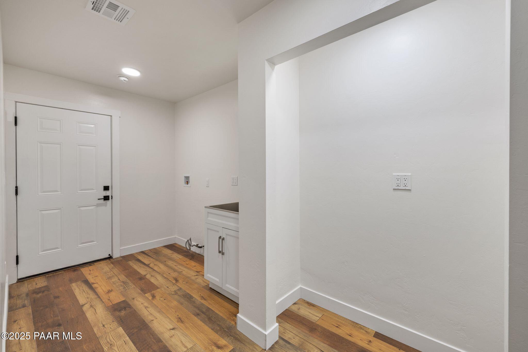 9860 East Turtle Rock Road Prescott Valley, AZ 86315 - Photo 15 of 40 064-Laundry