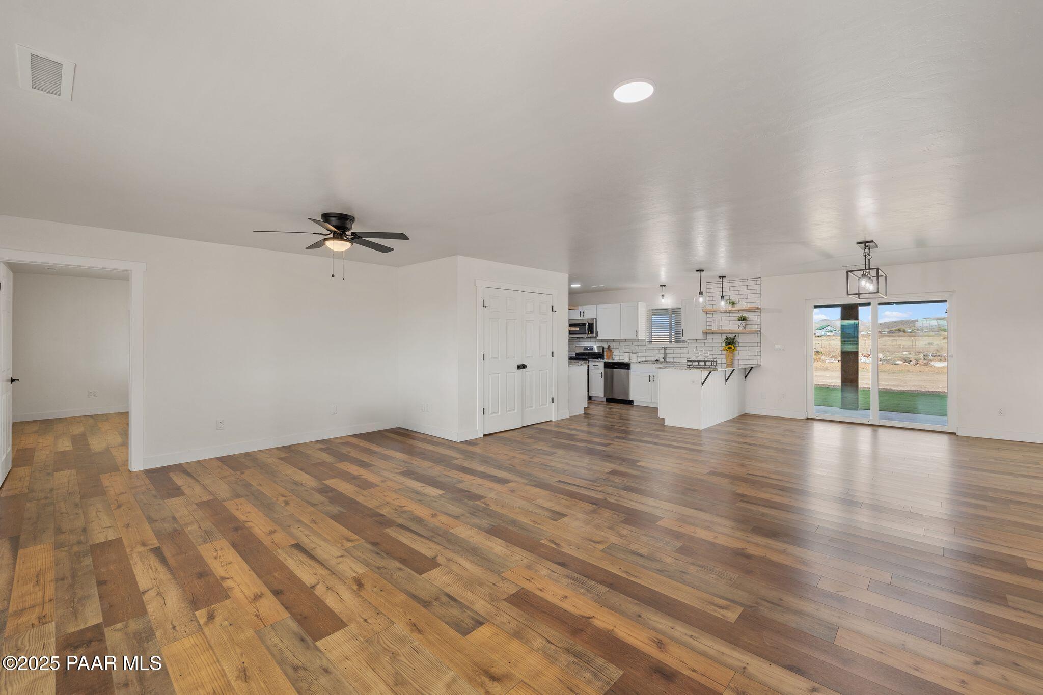 9860 East Turtle Rock Road Prescott Valley, AZ 86315 - Photo 10 of 40 024-Living Room