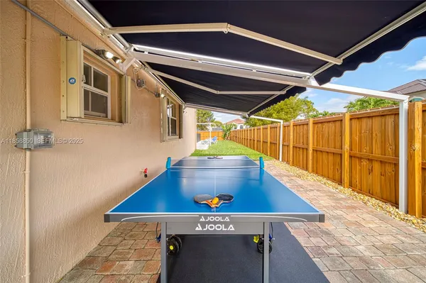 a view of an outdoor space