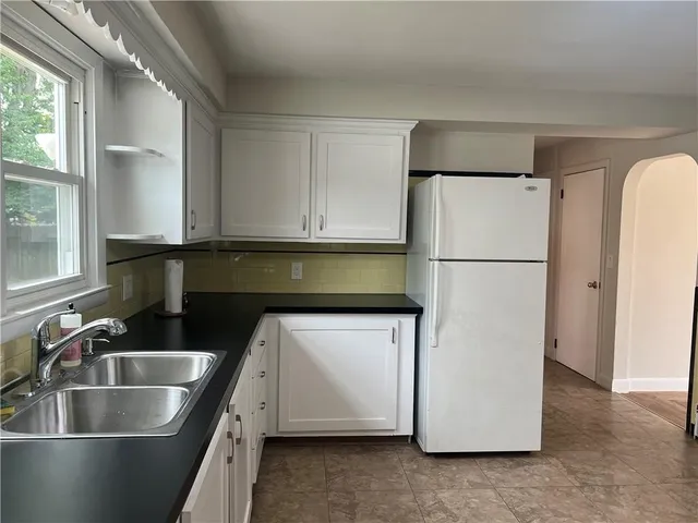 $2,000 | 108 Airport Road, Warwick, RI 02889