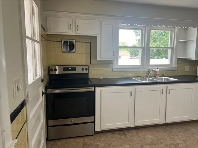 $2,000 | 108 Airport Road, Warwick, RI 02889