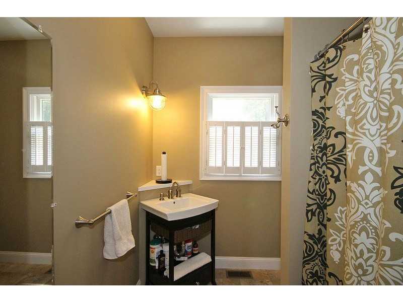 792 Curtis Corner Road South Kingstown, RI 02879 - Photo 15 of 23 Bathroom.
